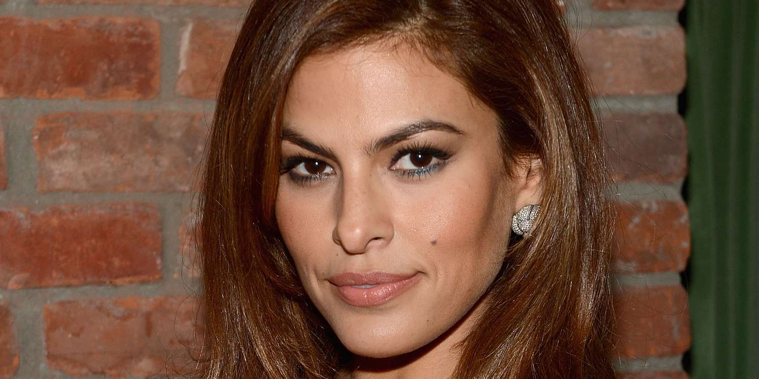 Eva Mendes’s Sexy Summer Dress Has My Full Attention Thanks to 1 Flattering Detail