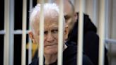 Bielorrusia condena a Nobel Bialiatski a 10 años de cárcel