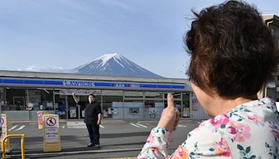 Japón bloquea la vista del Monte Fuji para parar el mal comportamiento de turistas