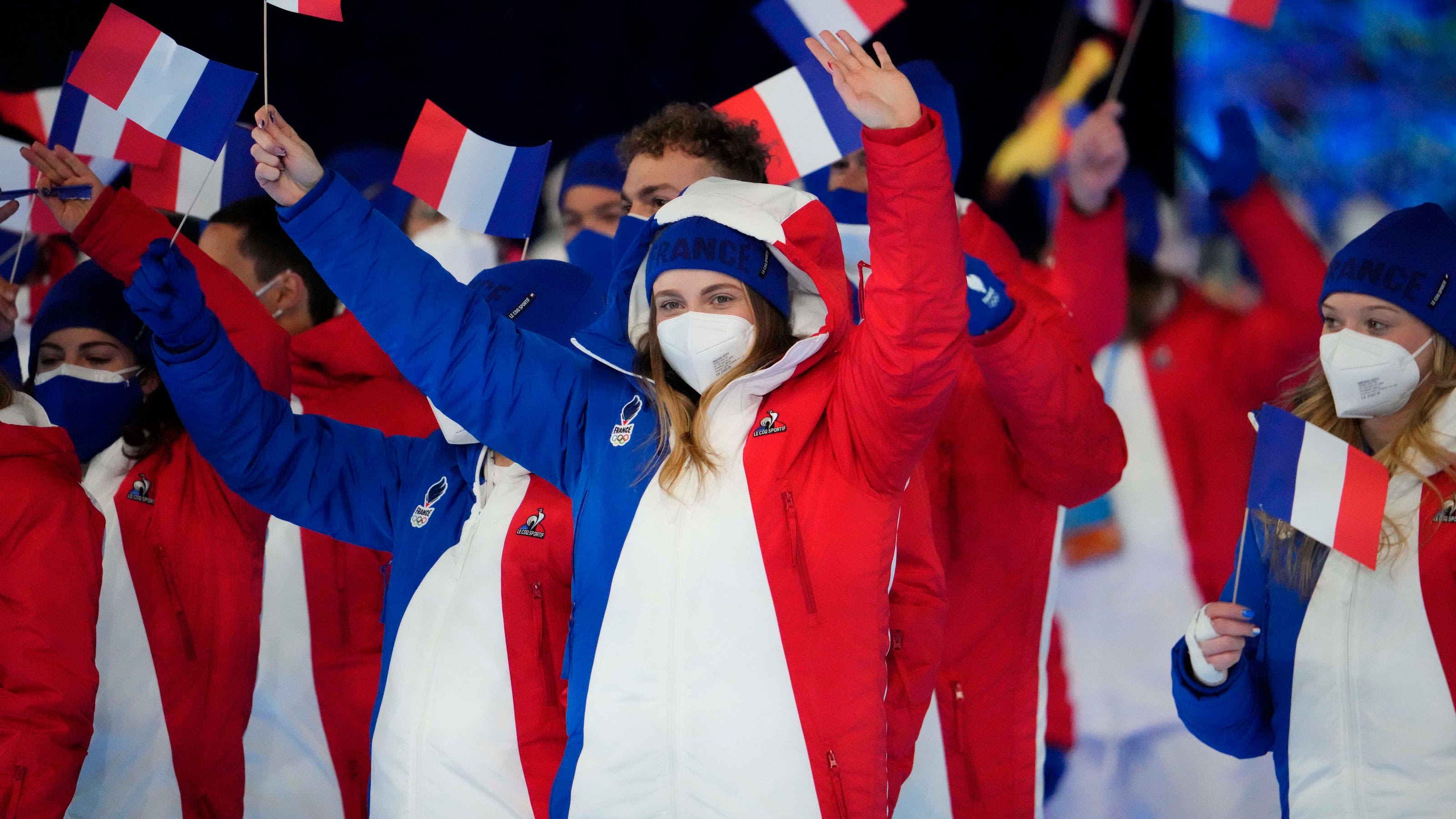 Who are the French flagbearers for the opening ceremony of the 2024 Paris Olympics?