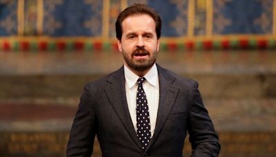 Alfie Boe launches rose for brain tumour charity in memory of his late father