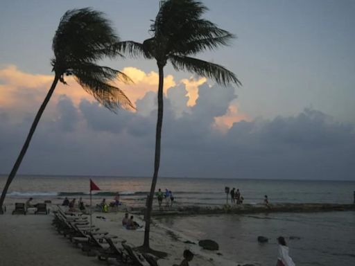 Quintana Roo y Yucatán activan alerta roja por llegada del Huracán Beryl: municipios afectados