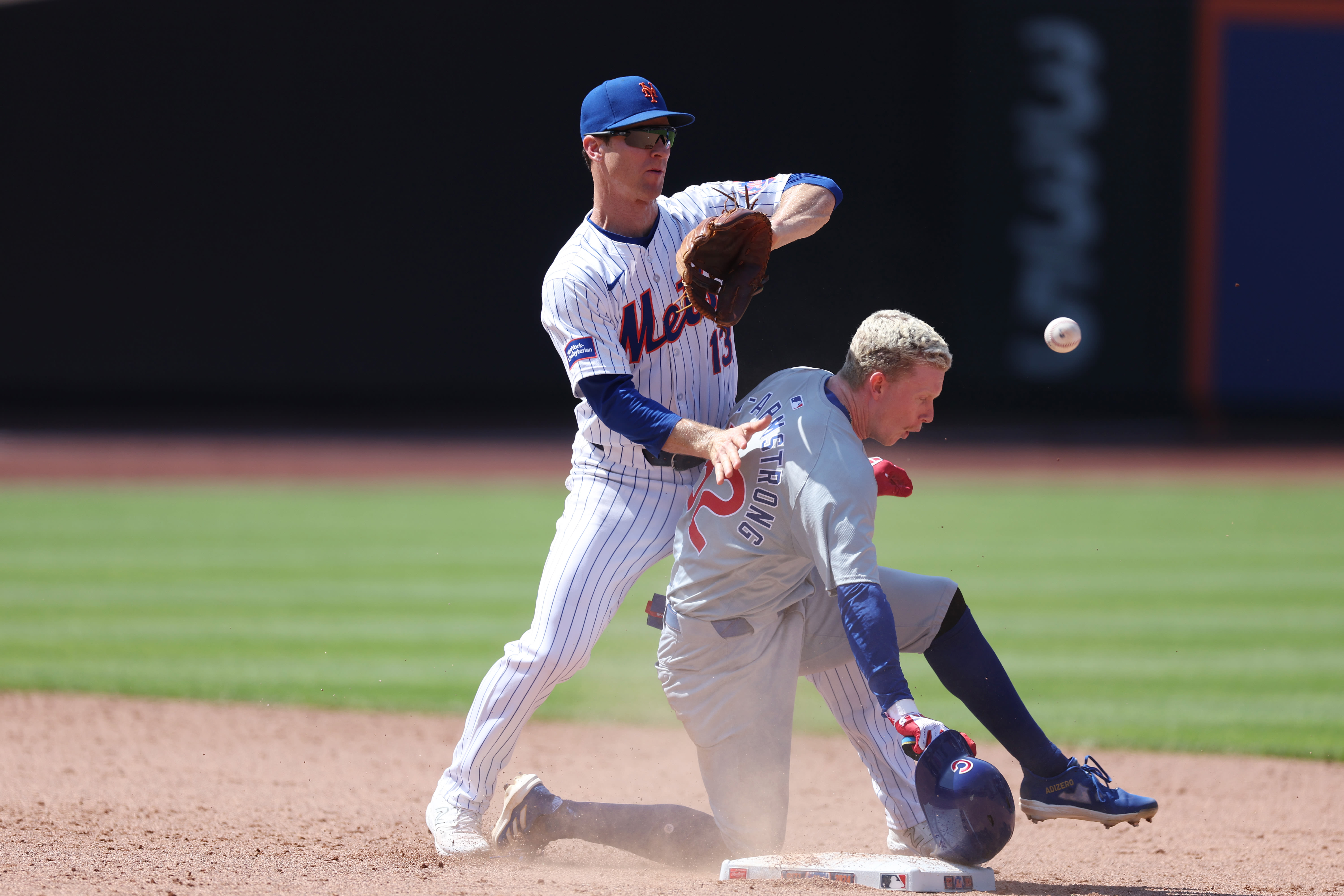 Pete Crow-Armstrong finds a gap in the MLB rulebook with heads-up play (literally)