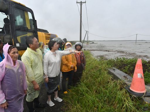 王惠美颱風天視察大城鄉溪口暴漲淹水 勸離安置危險地區村民 | 蕃新聞