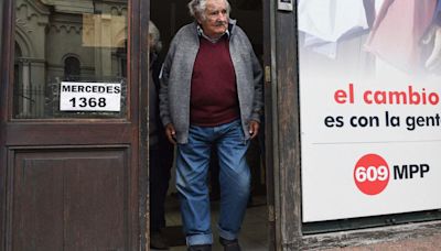 "No te rindas", "Fuerza": llueven mensajes de solidaridad a José Mujica tras informar de tumor