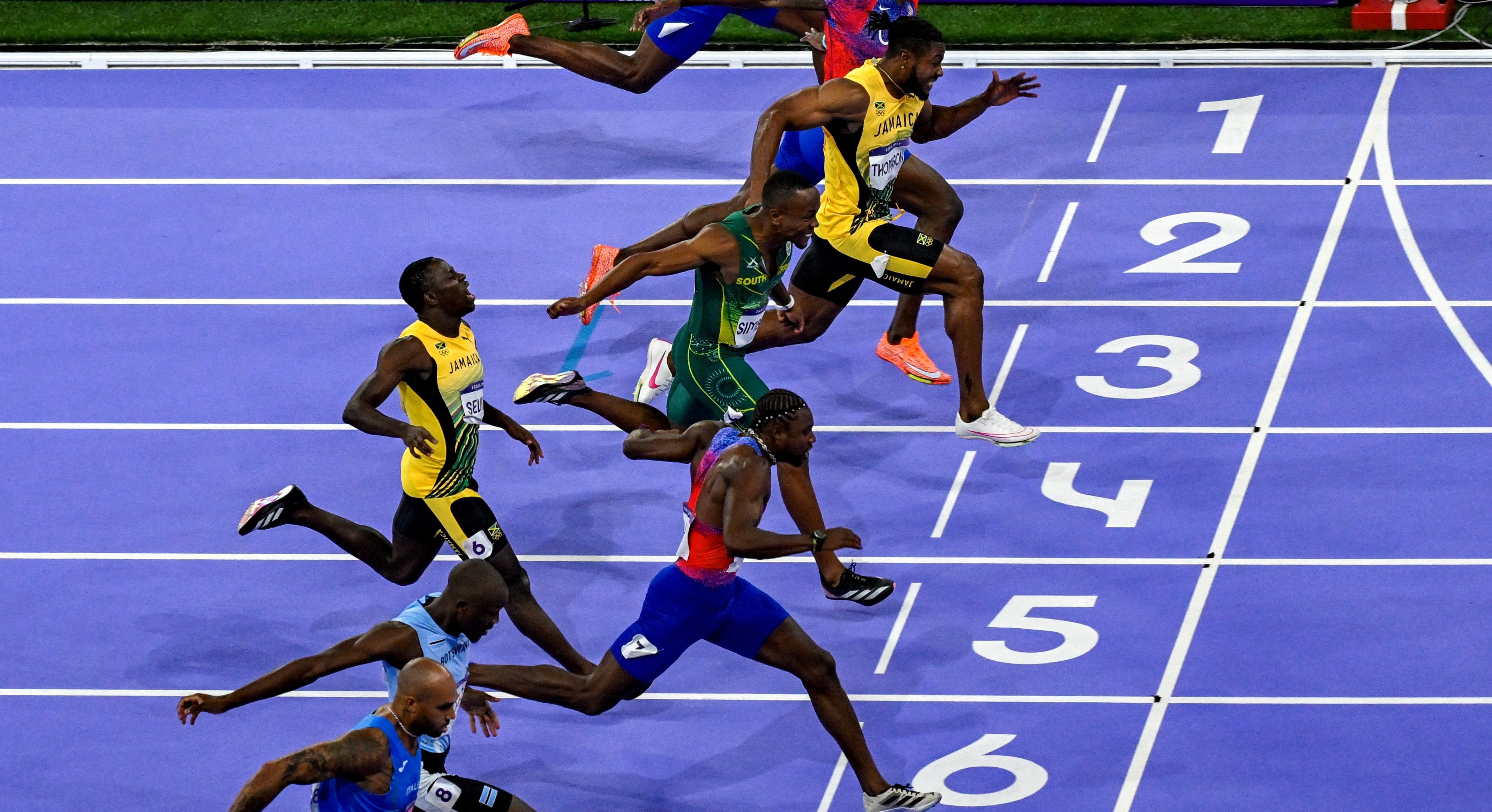 The photo finish on Noah Lyles' Olympic men's 100m gold medal win had fans completely stunned