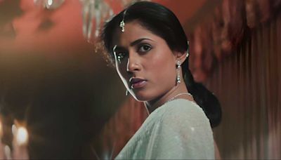 Smita Patil Shot 'Aaj Rapat Jaayein' & Cried Her Heart Out Till Amitabh Bachchan Stepped In To Coax Her - Here...