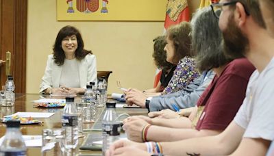 La ministra de Igualdad se reúne con asociaciones LGTBIQ+ para brindar apoyo institucional a los colectivos