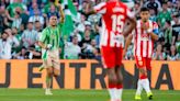 Real Betis 3-2 Almería: Cheques regalo en el Villamarín