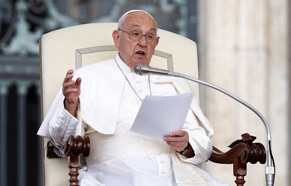 Pope Francis uses homophobic slur in closed-door meeting, Italian media report