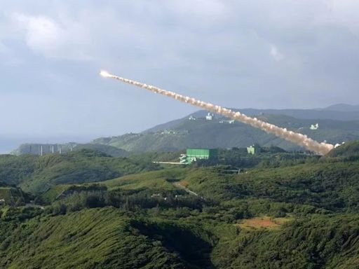 海軍在屏東九鵬基地新建飛彈陣地違規 參謀長致歉並停工