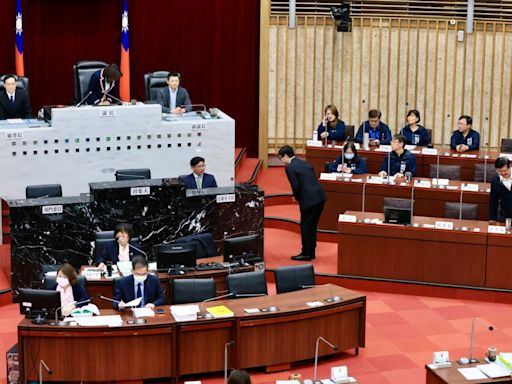 高雄市議會第4屆第3次定期大會閉幕 陳其邁率市府團隊感謝致意