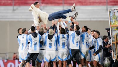 Mensaje de Messi y ovación a Di María en homenaje tras su retiro de Argentina