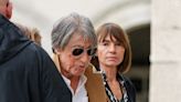 Jacques Dutronc épaulé par sa compagne Sylvie Duval pour dire adieu à Françoise Hardy, le duo réuni avec Thomas