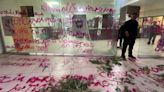 VIDEO: Con coronas fúnebres y pintas, comunidad trans protesta en la CDMX por transfeminicidios | El Universal