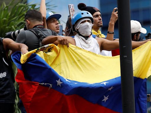 Fresh protests in Venezuela as anger grows at disputed election result