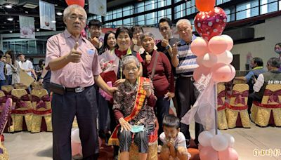 南市後壁表揚14位模範母親 最年長95歲楊蘇仁和
