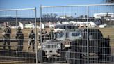 Militares en frontera de Texas: Abbott presume éxito, pero migrantes siguen cruzando
