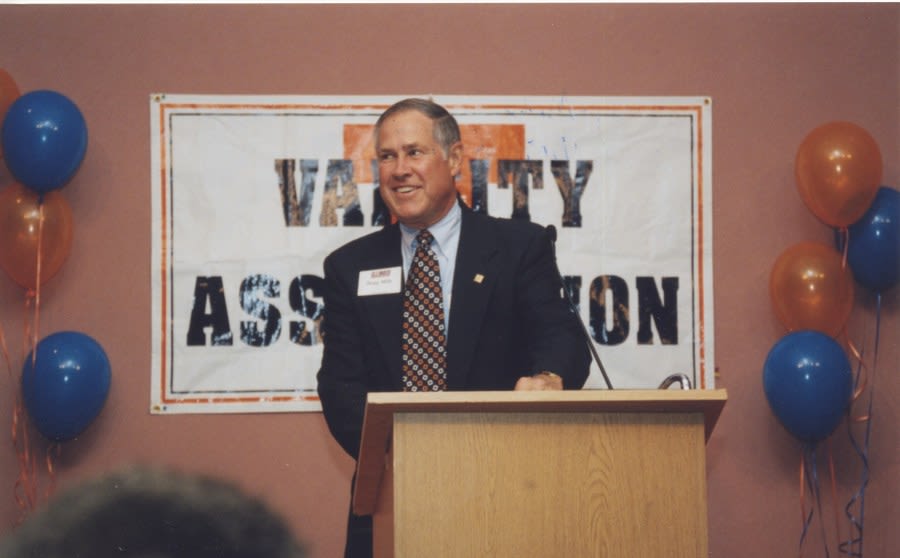 Doug Mills, former Busey Bank president and Illini athlete, dies at 84