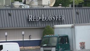 Items from closed Red Lobster restaurants in Georgia auctioned off for $30,000