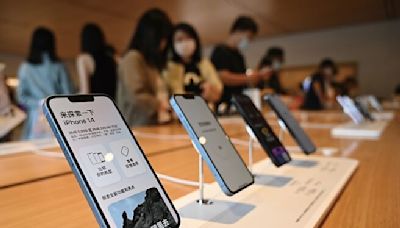 iPhone中國銷量下滑 美媒：未配置AI功能 - 話題觀察