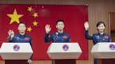 Astronautas de la estación espacial china completan una serie de pruebas científicas