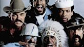 La curiosa historia de Village People: los disfraces, el origen de la coreografía de “YMCA” y la pelea con Tato Bores