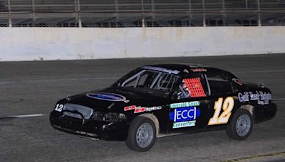 Racing: Dee Davis follows in her father's footsteps at Five Flags Speedway