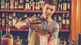 Cuánto gana un 'bartender' en Colombia y en EE. UU.; la diferencia es millonaria