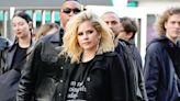 Avril Lavigne reaparece en París con nueva imagen