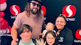 Jason Momoa greets fans at a Carmel Valley grocery store – KION546