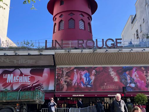 Moulin Rouge’s Windmill Blades Fall Off in Paris