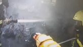 新竹戶外停車場大火 60輛電動機車燒成廢鐵