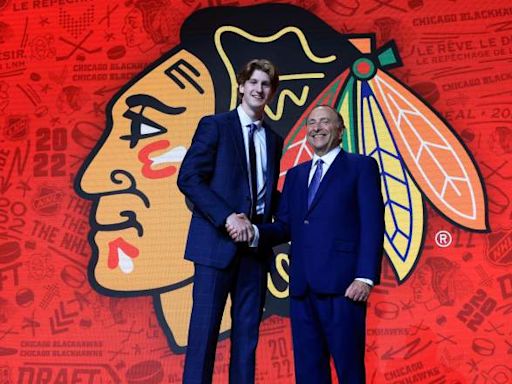 Blackhawks Move Up in Draft, Swap 1st-Rounder With Islanders