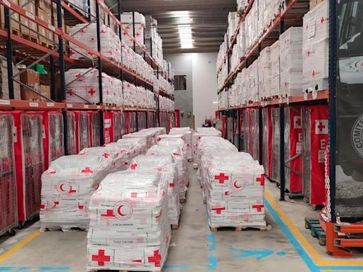 Creu Roja envía a Gaza 11,4 toneladas de ayuda humanitaria desde Sant Martí de Tous (Barcelona)