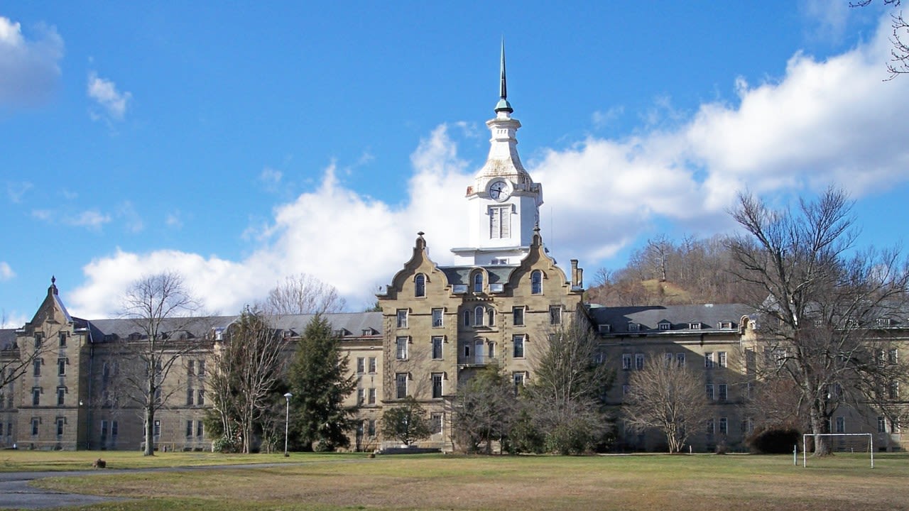 West Virginia woman wins a Pulitzer Prize for her mother-daughter novel set in a Mountain State asylum