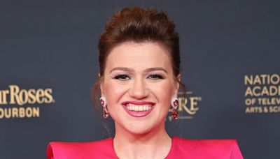 Kelly Clarkson Addresses Being Vulnerable After Heartbreak - E! Online