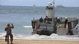 EN IMÁGENES: Así se ensaya el desembarco en la playa de San Lorenzo de Gijón