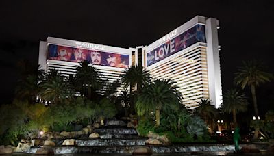 Mirage casino enthusiasts flock to Las Vegas icon for final good-byes to 90s landmark