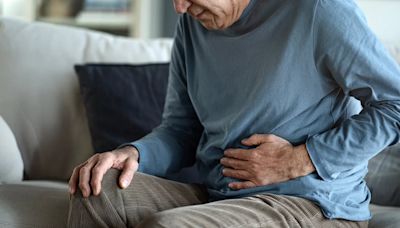 Una cirujana colorrectal explica el problema que provoca aguantarse las ganas de ir al baño: “Si vas ignorando, tu colon se vuelve insensible”