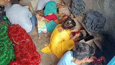 Mineral oil fires killing Firozabad bangle workers for 5 yrs. Govt, union waking up now