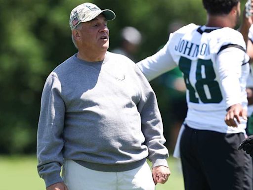 'All-Day Sucker!' Eagles' Vic Fangio Previews QB Jordan Love's Packers