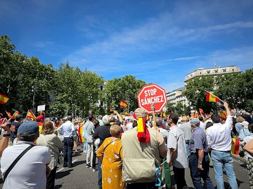 El PP reúne a miles de personas contra Sánchez para lanzar su campaña a las elecciones europeas