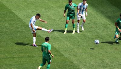 Video: el golazo de volea de Thiago Almada para el 1-0 de Argentina