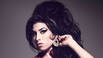 Amy Winehouse y Back to Black, la historia de un brutal y honesto disco de desamor con sabor retro - La Tercera