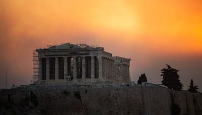 Las fotos y videos del terrible incendio que ha arrasado con 10 mil hectáreas en Grecia