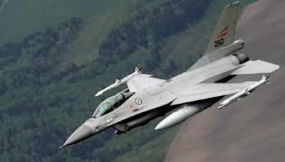 Los cazas F-16 que reclamaba Ucrania ya están disponibles: qué necesitará para defenderlos de los ataques rusos