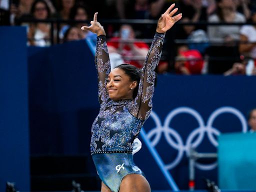 Simone Biles Leads Team USA And Posts Top Score In Gymnastics Qualifying Despite Calf Pain