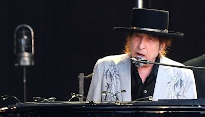 60s legend announces 2024 UK tour but has 'unique' request for fans