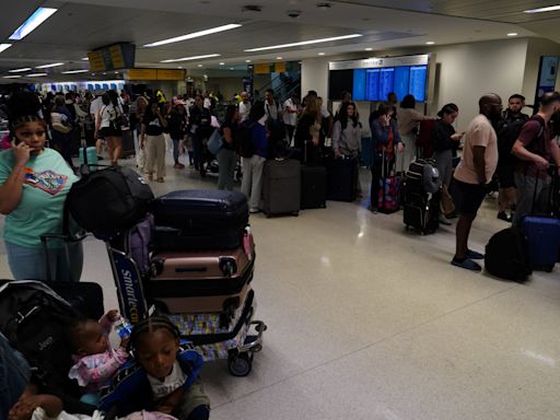 Flight cancellations continue Sunday as United, Delta struggle to recover from outage